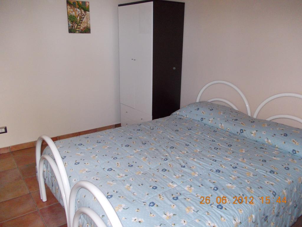 Le Case Di Bacco Santa Venerina Zimmer foto